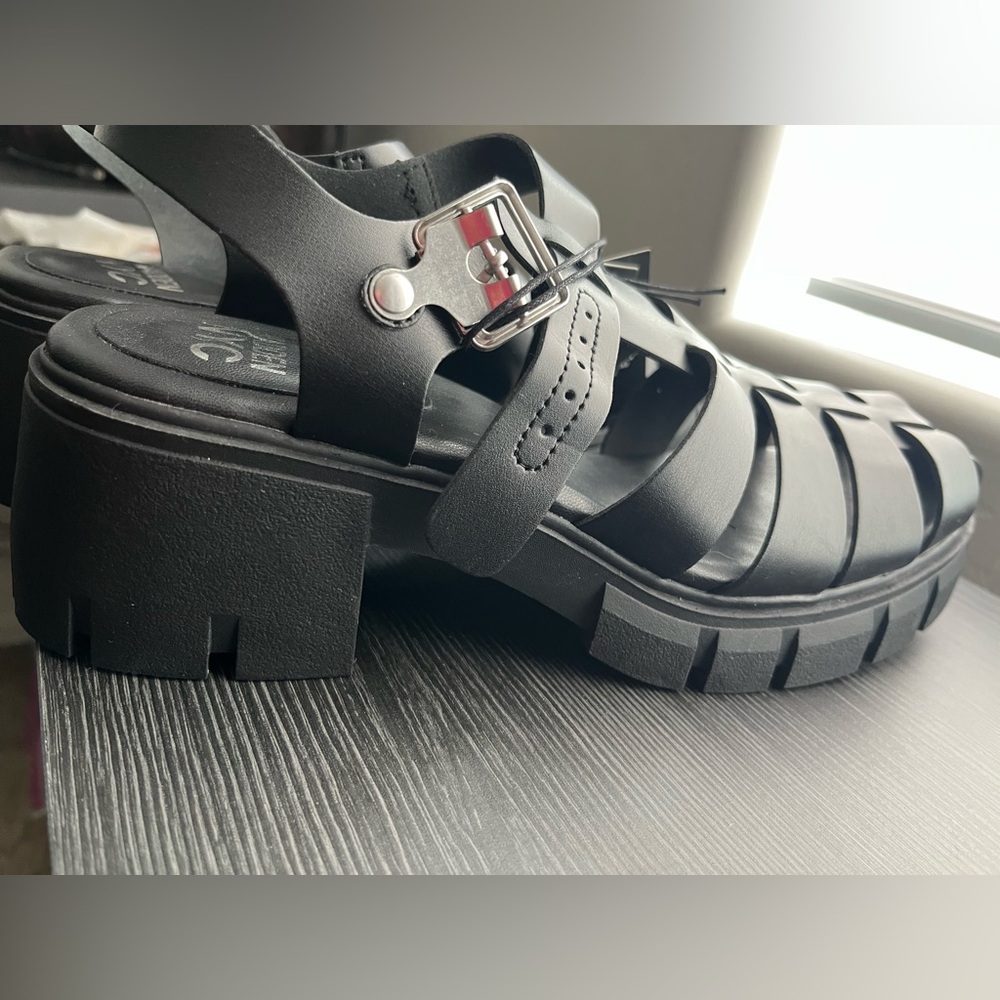 NWT!!! Black Chunky Sandals